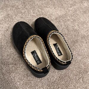 Aldo Women's Black and Gold Slip-On Slippers